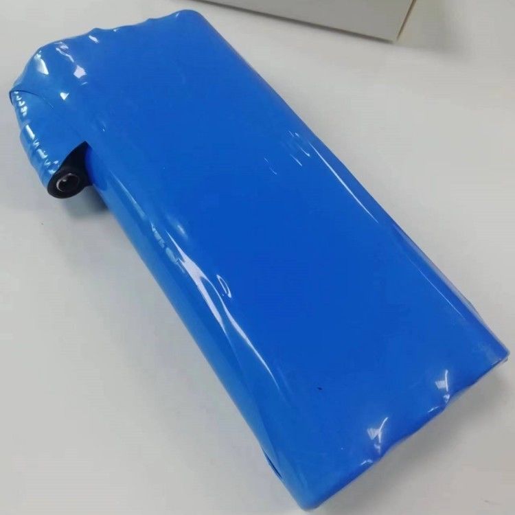 3S2P 21700 باتری بسته 11.1V 10000mAh دو لایه اندازه با کانکتور بشکه بدون سیم خارج می شود