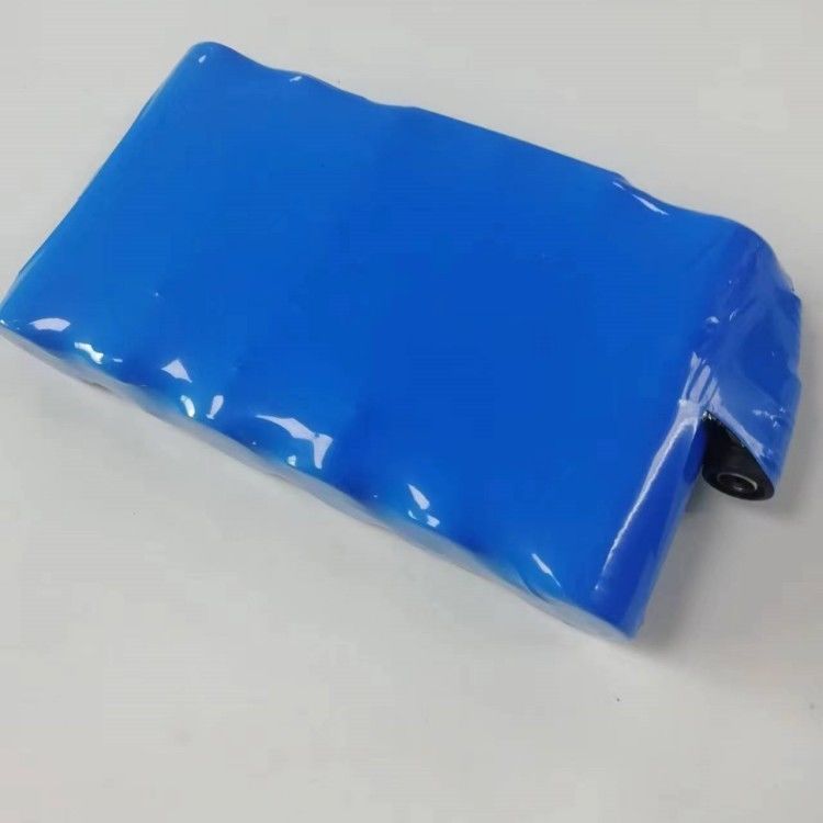 بسته باتری سفارشی 11.1v 10ah 6pcs 21700 باتری لیتیوم یون در یک خط با DC 5521 زنانه